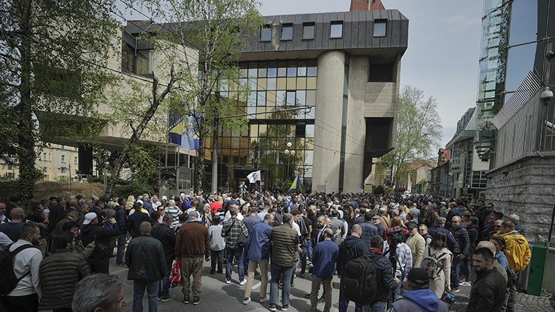 Završeni protesti ispred zgrade Parlamenta FBiH u Sarajevu: Najavljena nova okupljanja