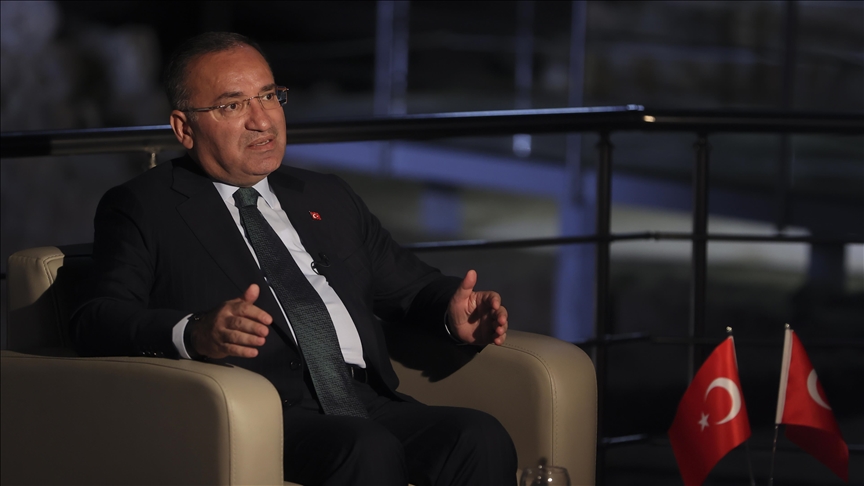Adalet Bakanı Bozdağ: Türkiye'de hukuka aykırı bir davranışla yaşam tarzlarına herhangi bir müdahale yoktur