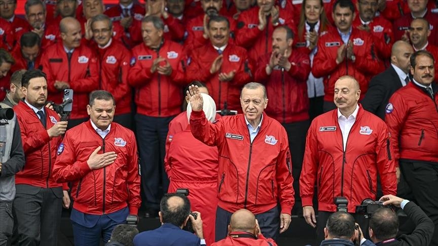 Президент Турции объявил имена первых космонавтов страны