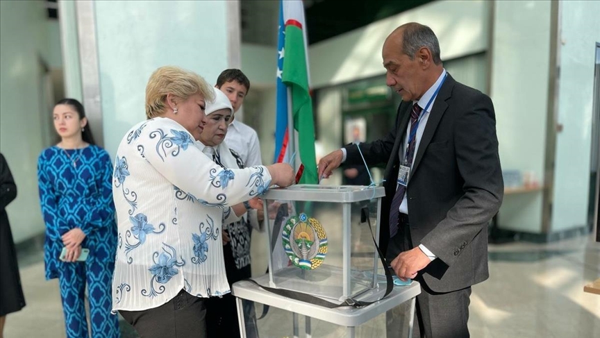В Узбекистане проходит референдум по поправкам в Конституцию