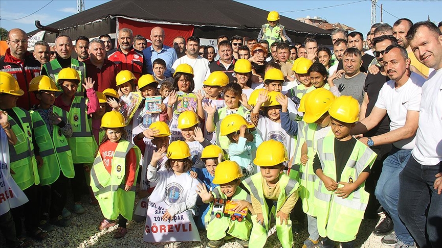 Hatay'da Enkazlarda Arama Kurtarmalara Katılan Madenciler ...