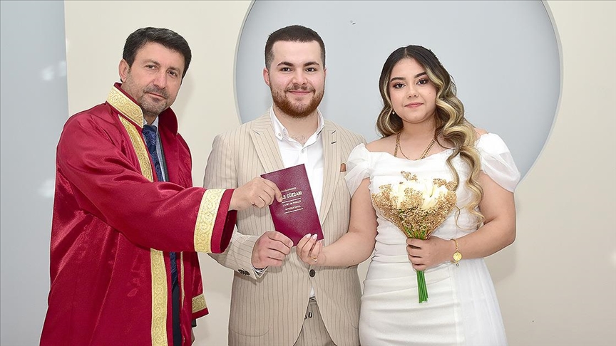 Kahramanmaraş'ta depremlerden dolayı ertelenen nikahlar  kıyılıyor