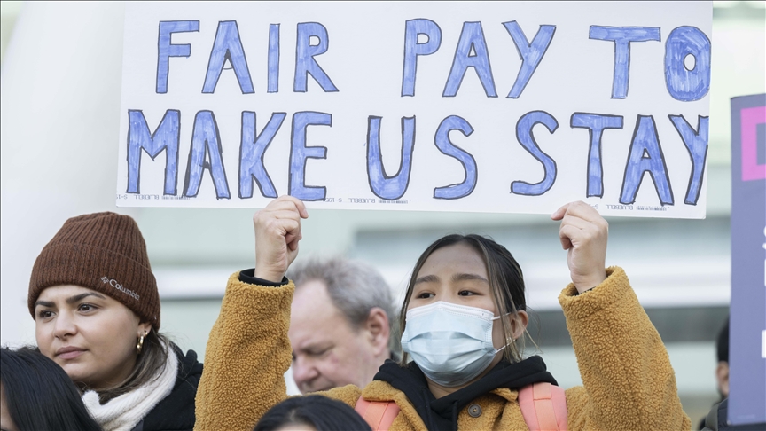 More than a dozen health unions accept British government’s pay offer More than a dozen health unions accept British government’s pay offer
