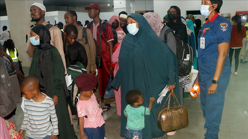 Affrontements au Soudan: les Nigérians évacués du Soudan arrivent dans leur pays
