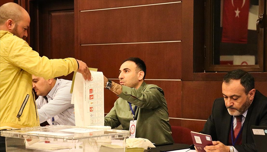 Kazakistan'da ve Bulgaristan'da Türkiye'deki 14 Mayıs seçimleri için oy kullanma işlemi başladı