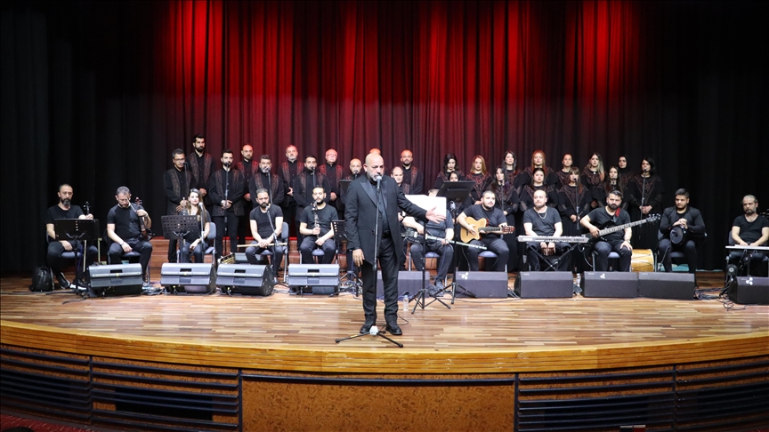 Depremde 7 üyesini kaybeden Antakya Medeniyetler Korosu Denizli'de konser verdi