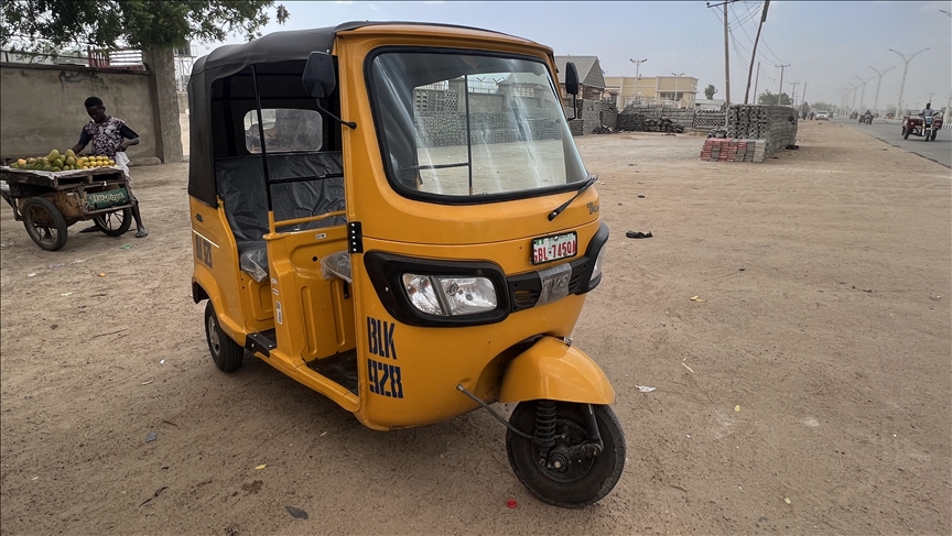Le moyen de transport rapide du Nigeria : L"Adaidaita"