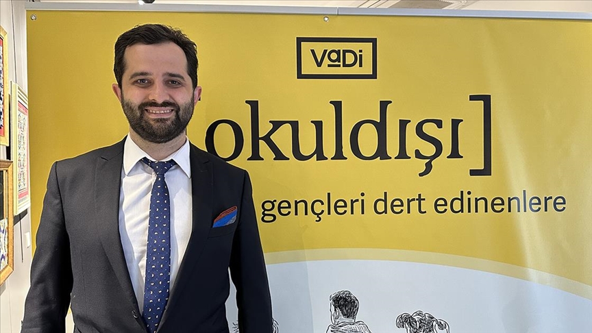 Eğitimci ve yazar Yavuz Yiğit "Okuldışı" eseriyle gençlere yol göstermeyi amaçlıyor