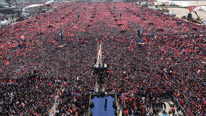 Al menos 1,7 millones de personas asisten a mítin masivo de Erdogan en Estambul, Türkiye