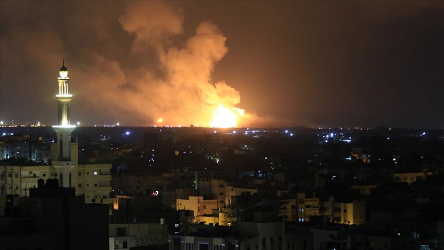 İsrail'in Gazze'ye düzenlediği hava saldırısında 15 Filistinli hayatını kaybetti