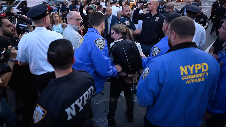Twitter users lash out at veteran journalist’s arrest by New York City police