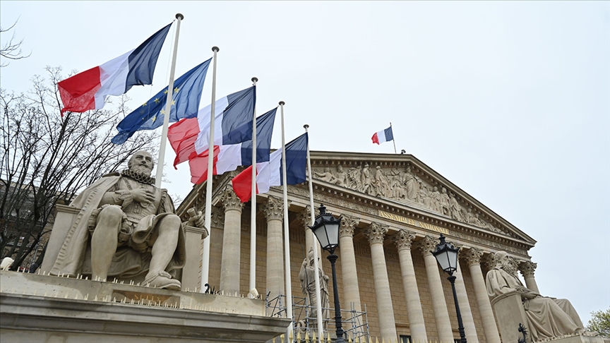 Fransa'da belediyelere "AB bayrağı asma zorunluluğu" getiren tasarı Ulusal Mecliste onaylandı