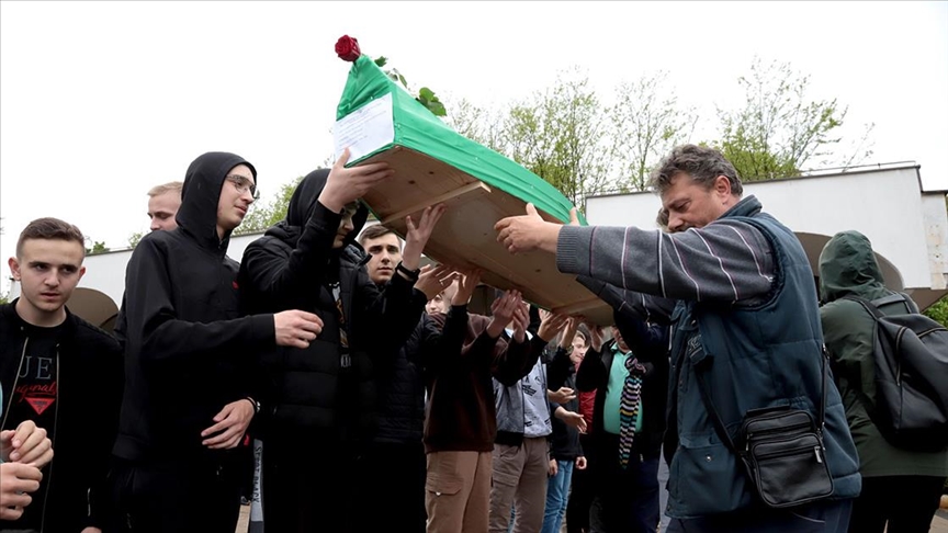 Tuzla: Ispraćeno šest bratunačkih žrtava, zajedno će biti ukopane majka, kćer i nana