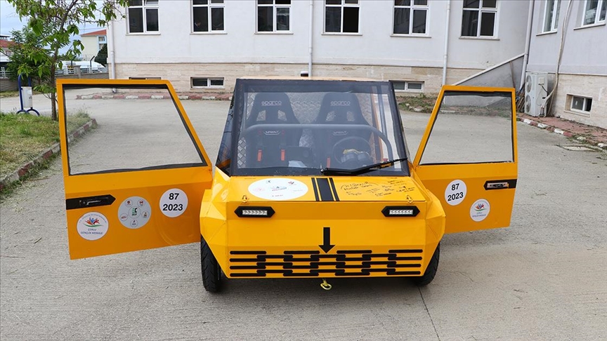 Tekirdağ'da meslek lisesiler TEKNOFEST'te birinci oldukları elektrikli aracı geliştirmek istiyor
