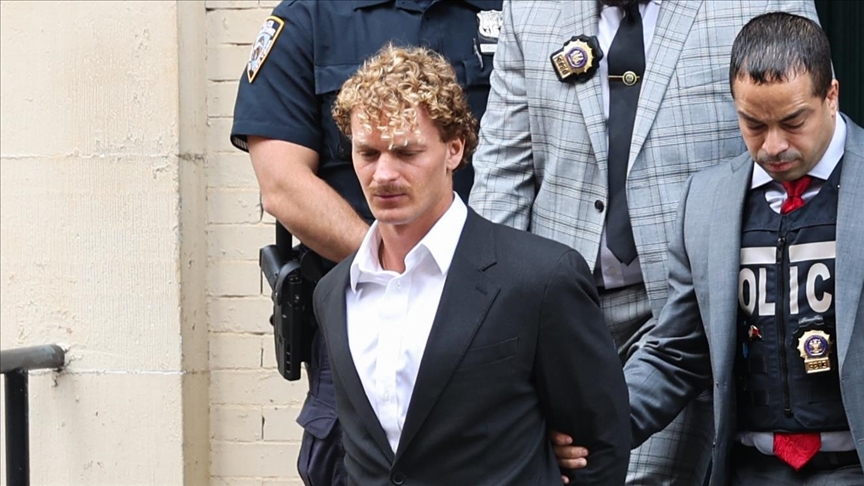 US Marine veteran surrenders in connection with chokehold death of Jordan Neely on subway US Marine veteran surrenders in connection with chokehold death of Jordan Neely on subway