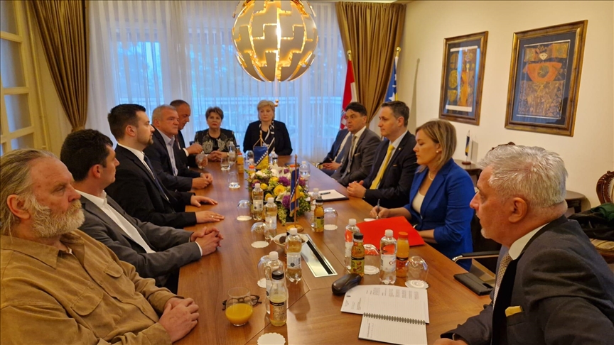 Bećirović razgovarao sa predstavnicima Bošnjačke nacionalne manjine u Hrvatskoj i zagrebačkim muftijom