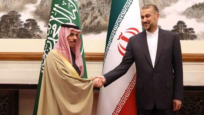 Главы МИД Ирана и Саудовской Аравии обсудили нормализацию отношений