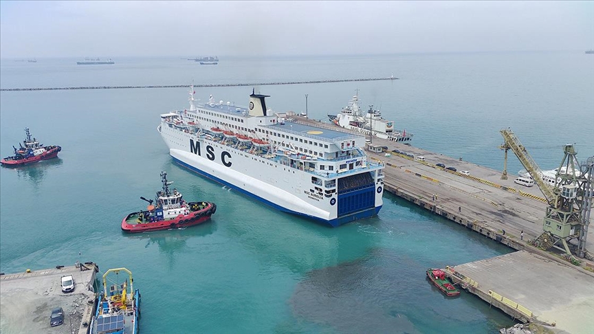 Depremzedelere barınma sağlayan MSC AURELIA gemisi İskenderun'dan ayrıldı