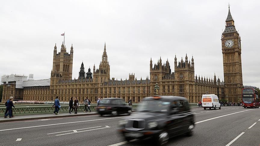 UK unemployment rate rises to 3.9% as payroll numbers decline