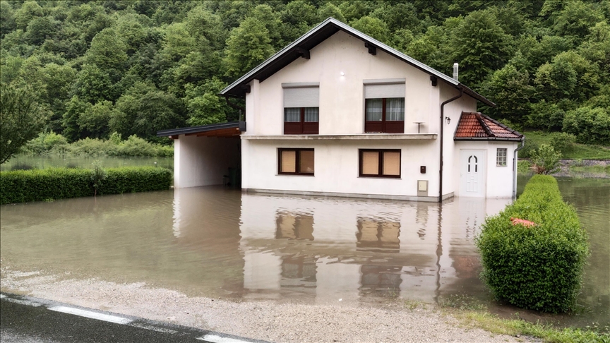 Bihać: Vodostaji Sane i Une rastu, voda i u objektima za stanovanje