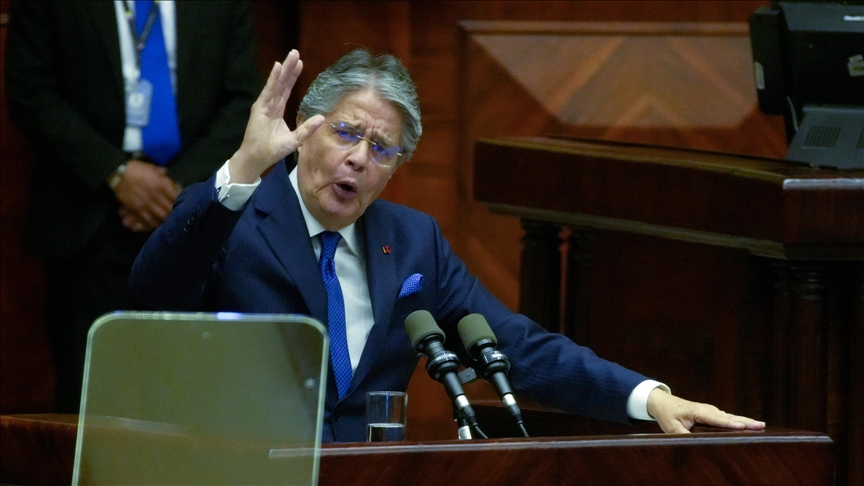 Ecuadorian president dissolves Congress, calls for new elections