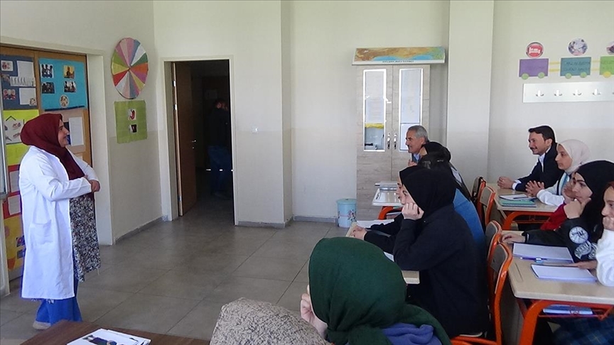 Bingöl'de özel gereksinimli genç kızın öğretmenlik hayali gerçek oldu