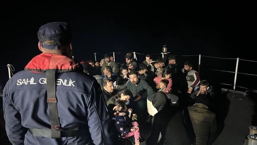 У побережья Чанаккале спасены 38 незаконных мигрантов