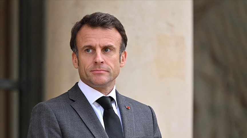 Fransa'da Cumhurbaşkanı Macron'un Hitler'e benzetildiği afişlere ilişkin soruşturma başlatıldı
