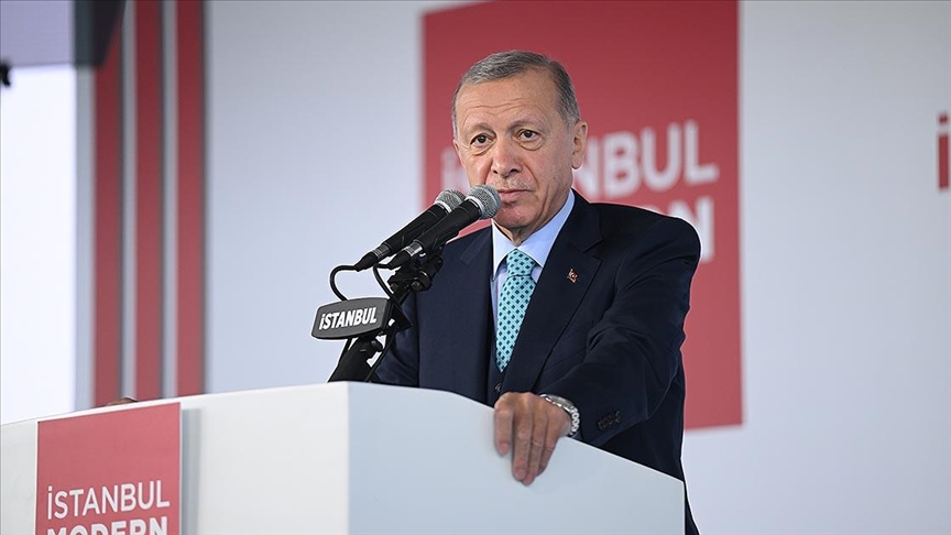 Cumhurbaşkanı Erdoğan: Sanatçılar ve sanat dalları arasında ayrım yapan değil kuşatıcı bir yaklaşımla hareket ediyoruz