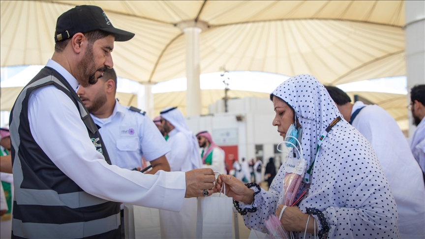 السعودية تعلن "وصول أول" رحلة حجاج لهذا العام