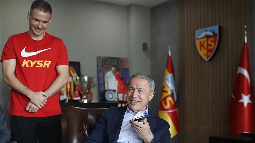 Turkish defense minister facilitates phone call between Greek footballer, defense chief