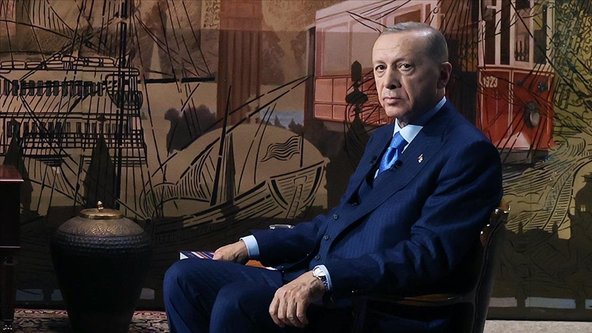 Cumhurbaşkanı Erdoğan: Depremde yakınlarını kaybeden veya evi, iş yeri hasarlı olan öğrencilerin tamamına burs verilecek