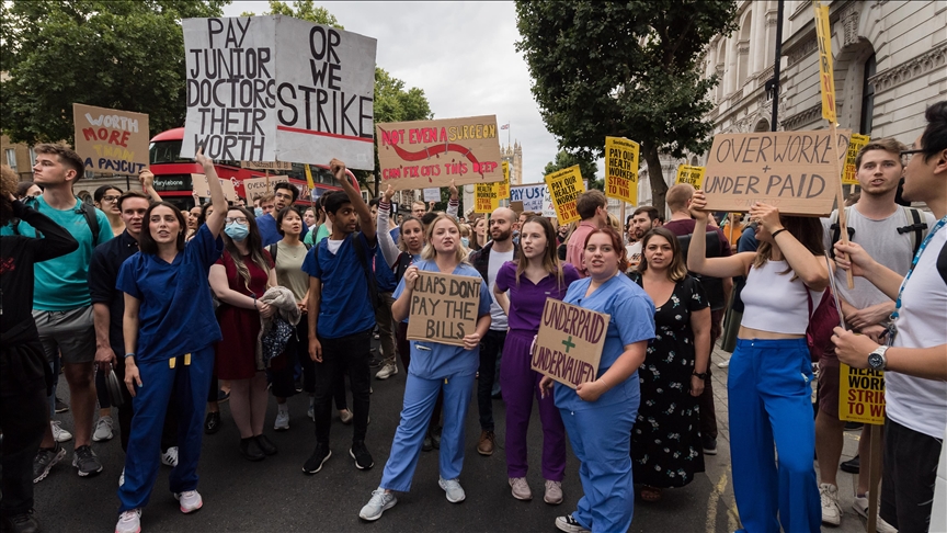 Junior doctors in England to stage 72-hour walkout in June