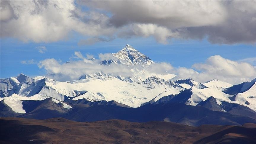 Chinese scientists begin research on Mount Everest's ecological security barrier system