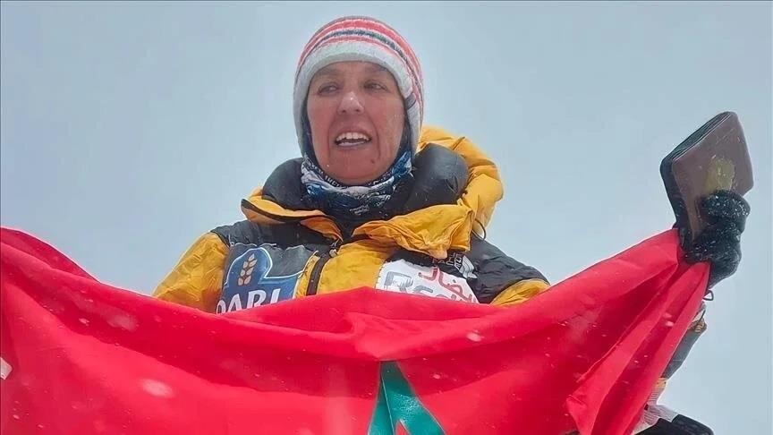 L’alpiniste marocaine, Bouchra Baibanou, escalade l'un des plus hauts sommets du monde