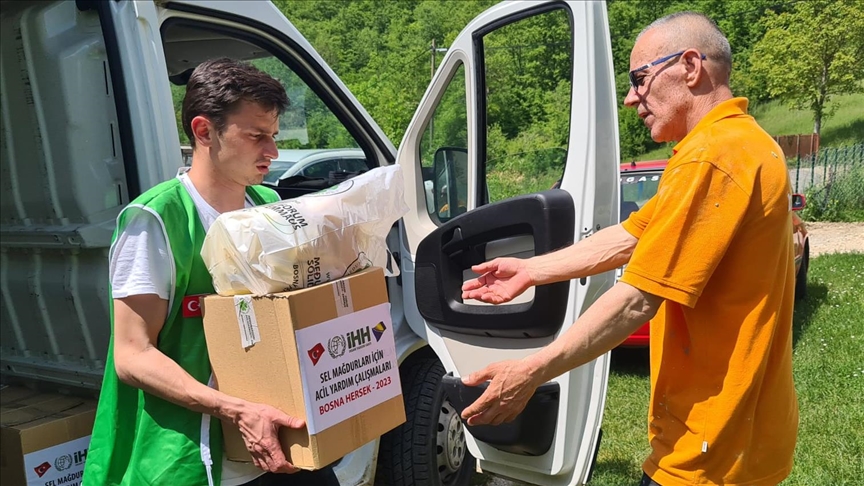 Turska humanitarna organizacija IHH uz građane poplavljenih područja u Unsko-sanskom kantonu