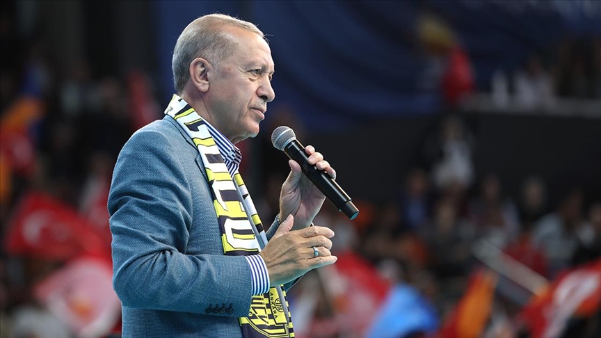 Cumhurbaşkanı Erdoğan: 500 bin civarında mülteciyi Suriye'nin kuzeyindeki briket evlere göndermeye başladık