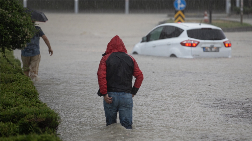 Nevrijeme u Ankari: Poplave u dijelovima grada, problemi u saobraćaju