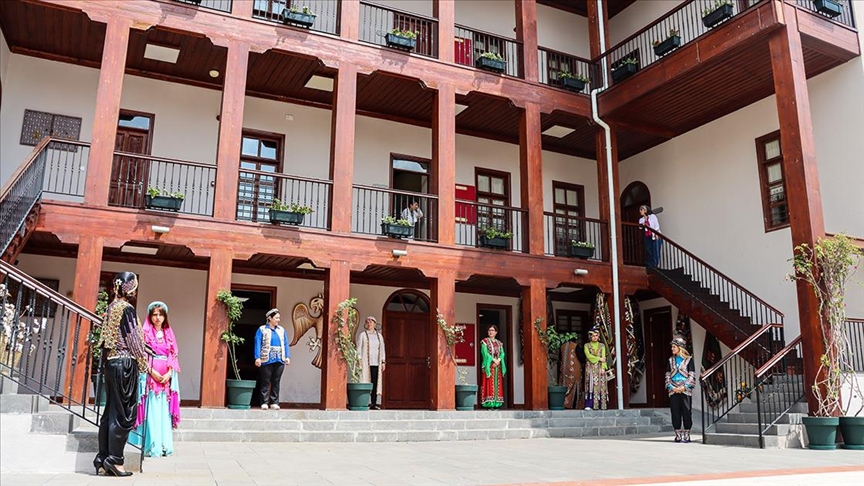 Adana'da 143 yıllık okul restorasyonla kültür sanat merkezine dönüştü