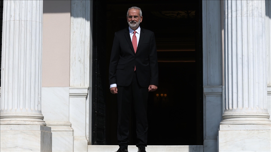 Greece’s caretaker premier takes oath