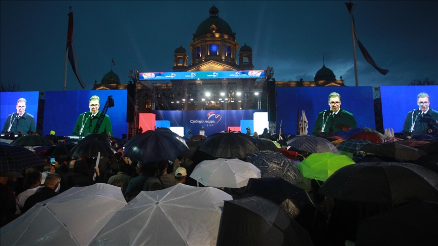 Vučić na skupu "Srbija nade": Silazim s čela SNS-a, od sutra sam predsednik svih građana