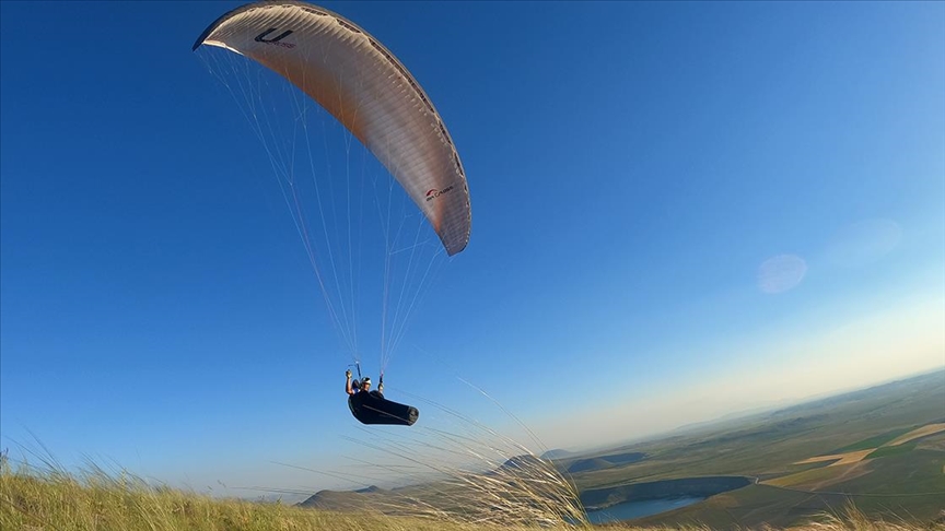 Turkiye: Vulkanska planina Karacadag privlači pažnju ljubitelja paraglajdinga
