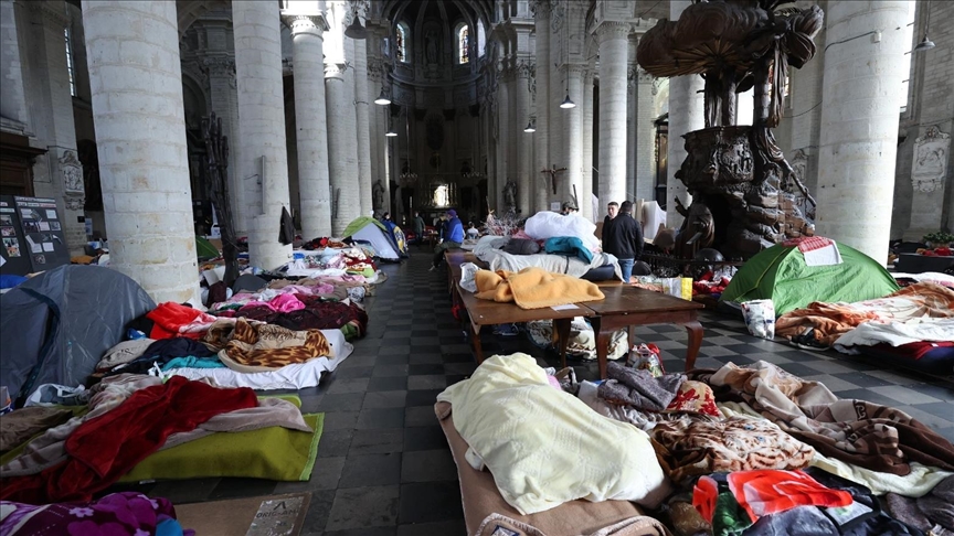 Undocumented migrants protest government in Belgium