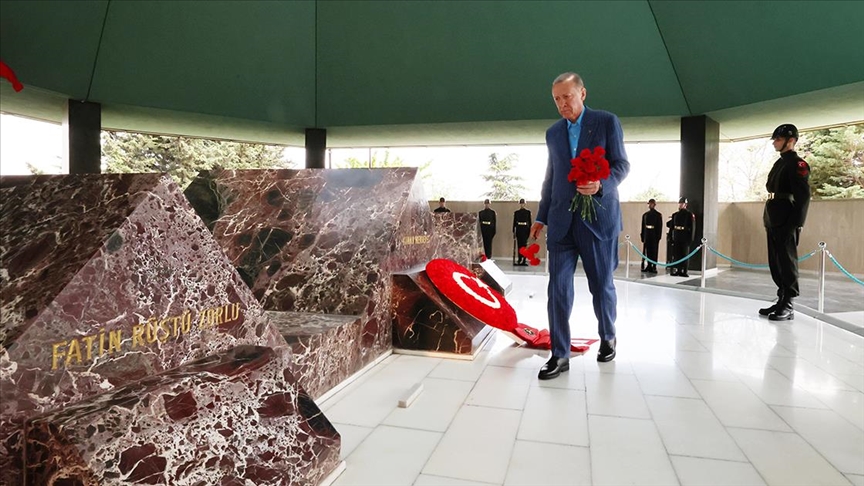 Cumhurbaşkanı Erdoğan, Adnan Menderes'in anıt mezarını ziyaret etti