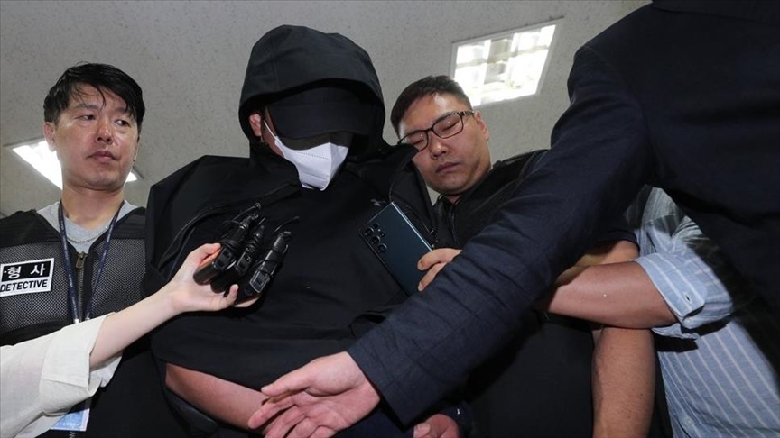 Autoridades surcoreanas emiten orden de arresto para el pasajero que abrió puerta de emergencia de avión en pleno vuelo