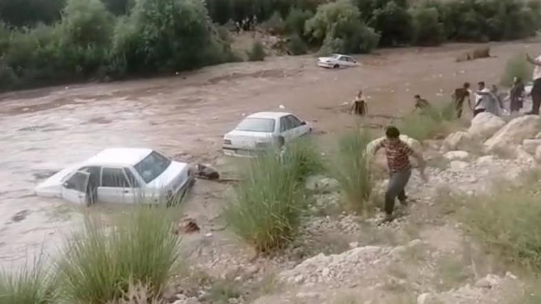 الأردن.. مصرع شخص جرفته سيول في مدينة العقبة