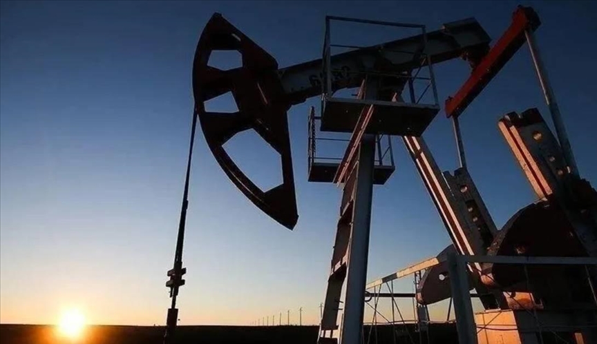 Le pétrole en berne en raison des difficultés liées à la demande affectée par la crise de la dette américaine