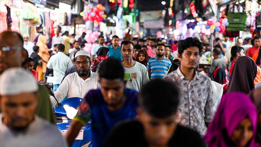 Bangladeş'te milyonlarca kişi iklim değişikliği, enflasyon ve Kovid-19 nedeniyle "yeni yoksul" oldu