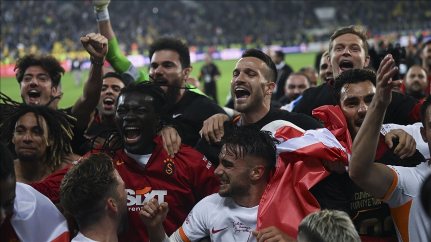 Galatasaray ligin bitimine 2 hafta kala şampiyonluğunu ilan etti