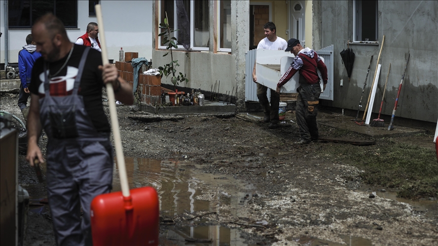 Major flood damage in Teslić: Locals clean flooded houses, roads and yards